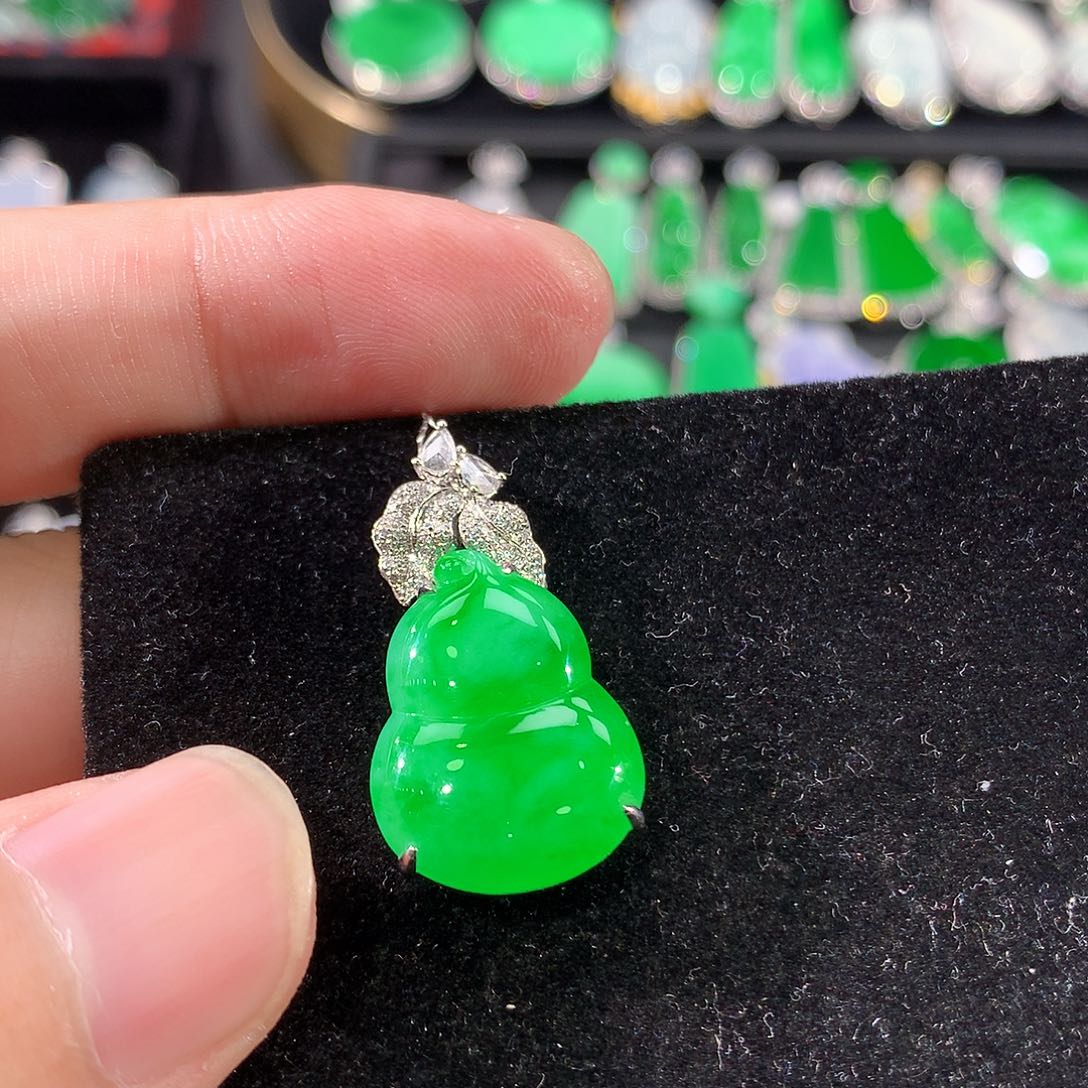 翡翠18K金镶嵌颈饰