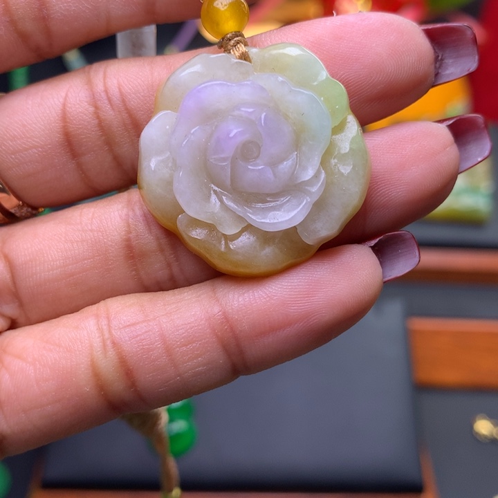 翡翠颈饰未镶嵌吊坠