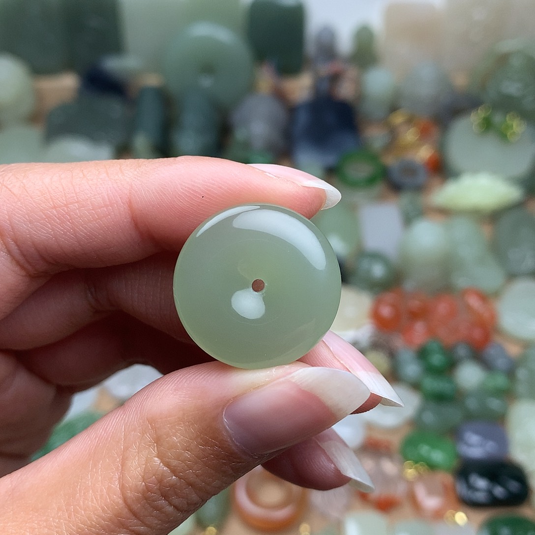 和田玉吊坠未镶嵌