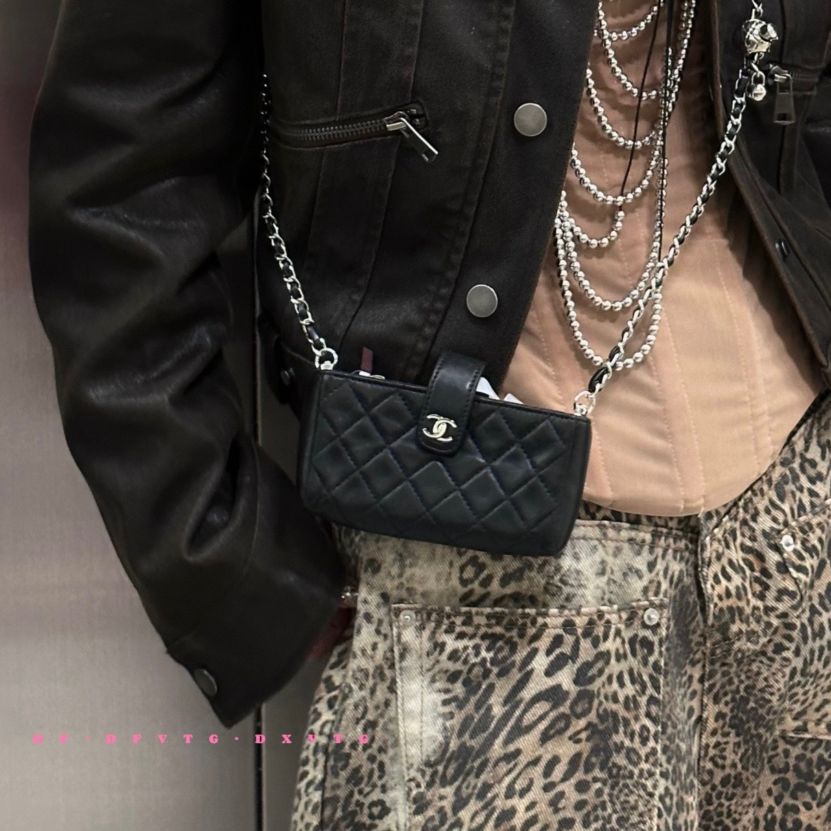 95新 Chanel/香奈儿 chanel 黑银mini手拿包（可配链条