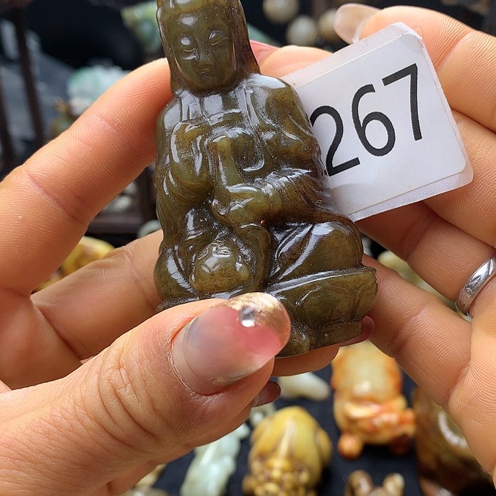 和田玉未镶嵌车挂