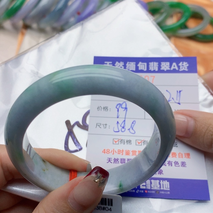 翡翠手镯未镶嵌翡翠手镯