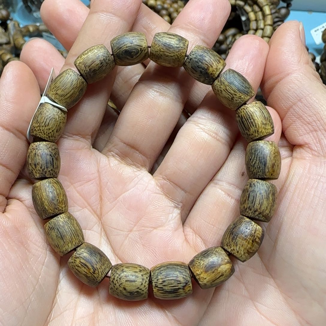 沉香手串汝湖多样性发货一条卡10-10克