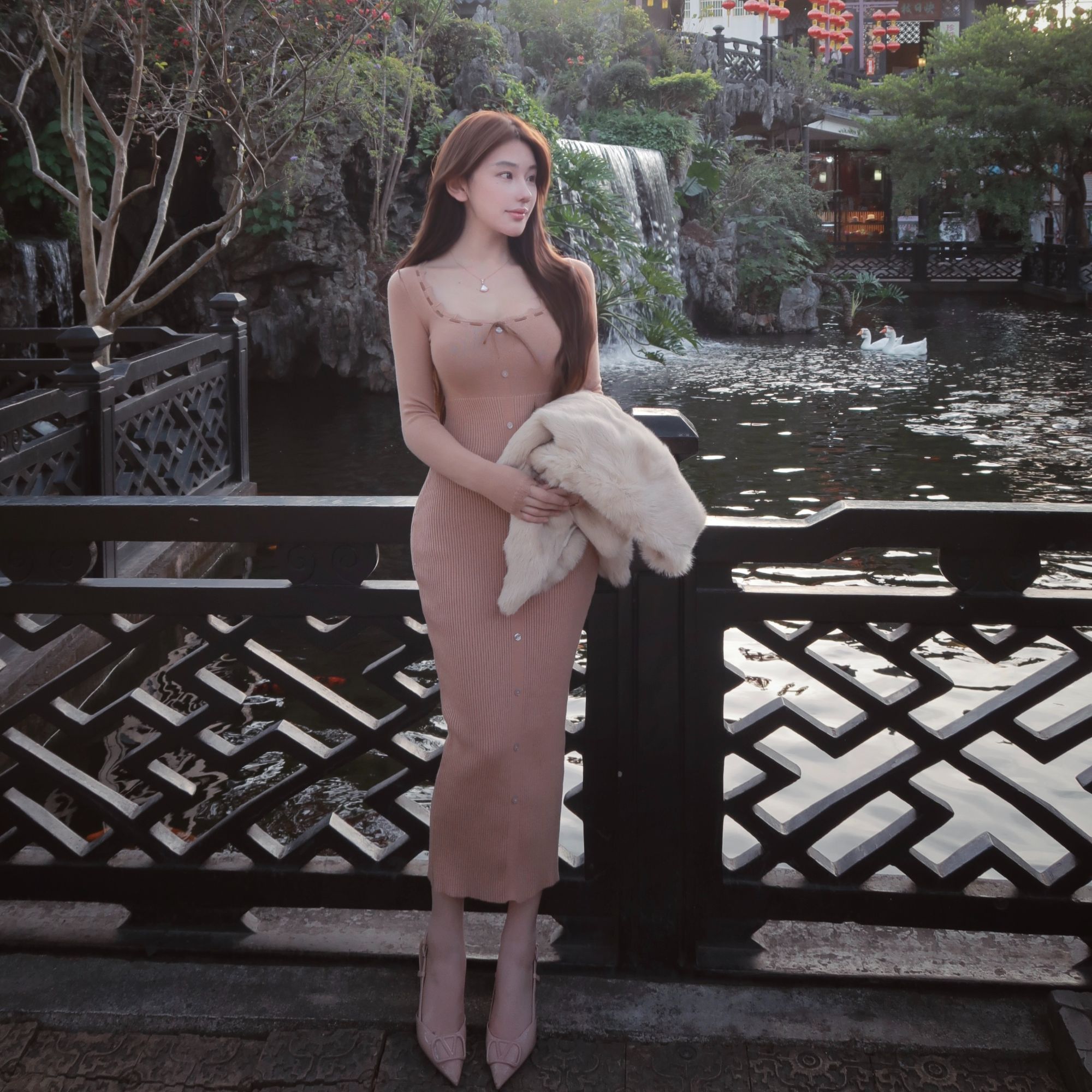 WW定制「波纹柔糯」显瘦气质复古法式中长款臀围小众设计感连衣裙