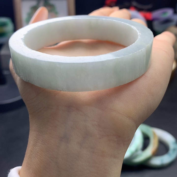 定制翡翠未镶嵌翡翠手镯