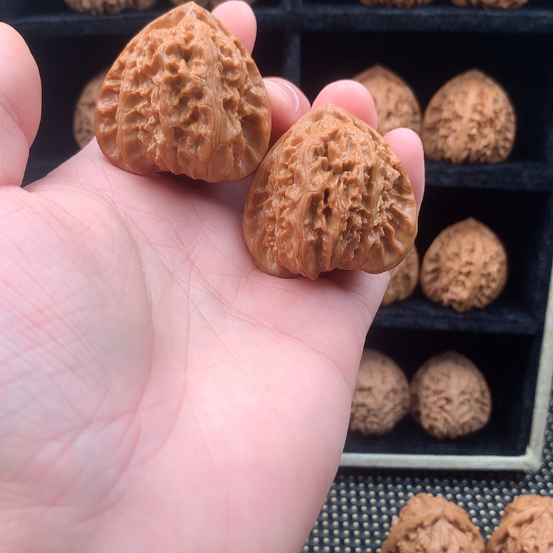 我***碗文玩核桃吊坠角白40