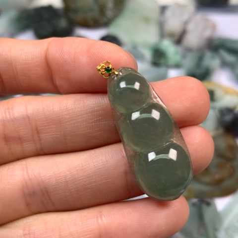 翡翠颈饰未镶嵌翡翠