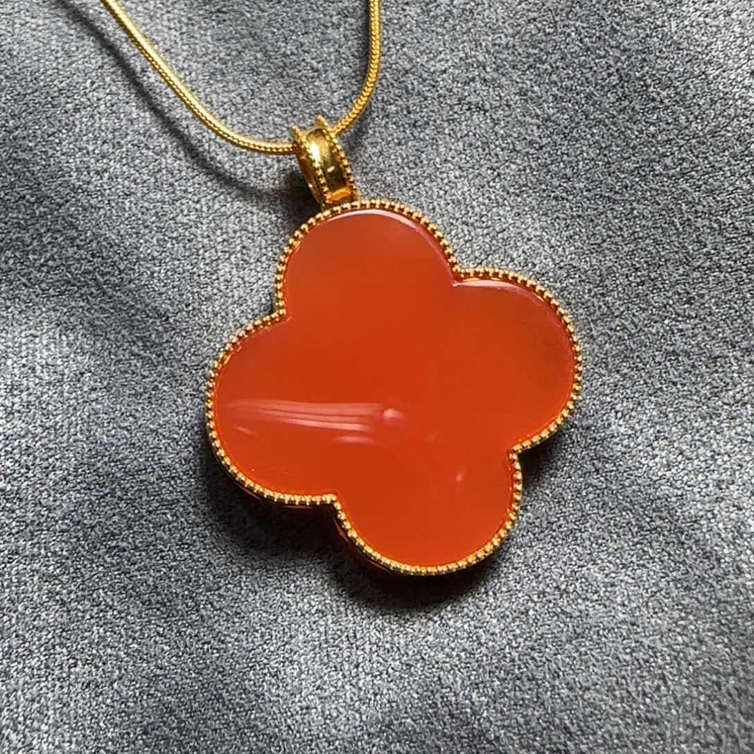 南红玛瑙四叶草吊坠18K金镶嵌《**》