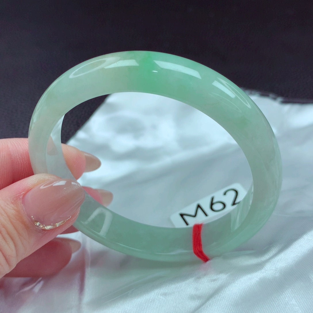 翡翠手镯未镶嵌手镯88