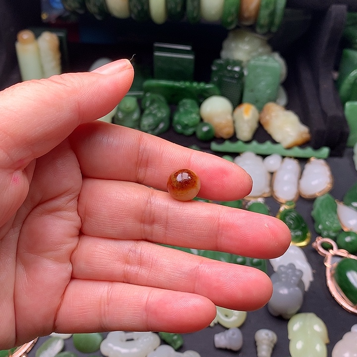 晶****和田玉未镶嵌颈饰