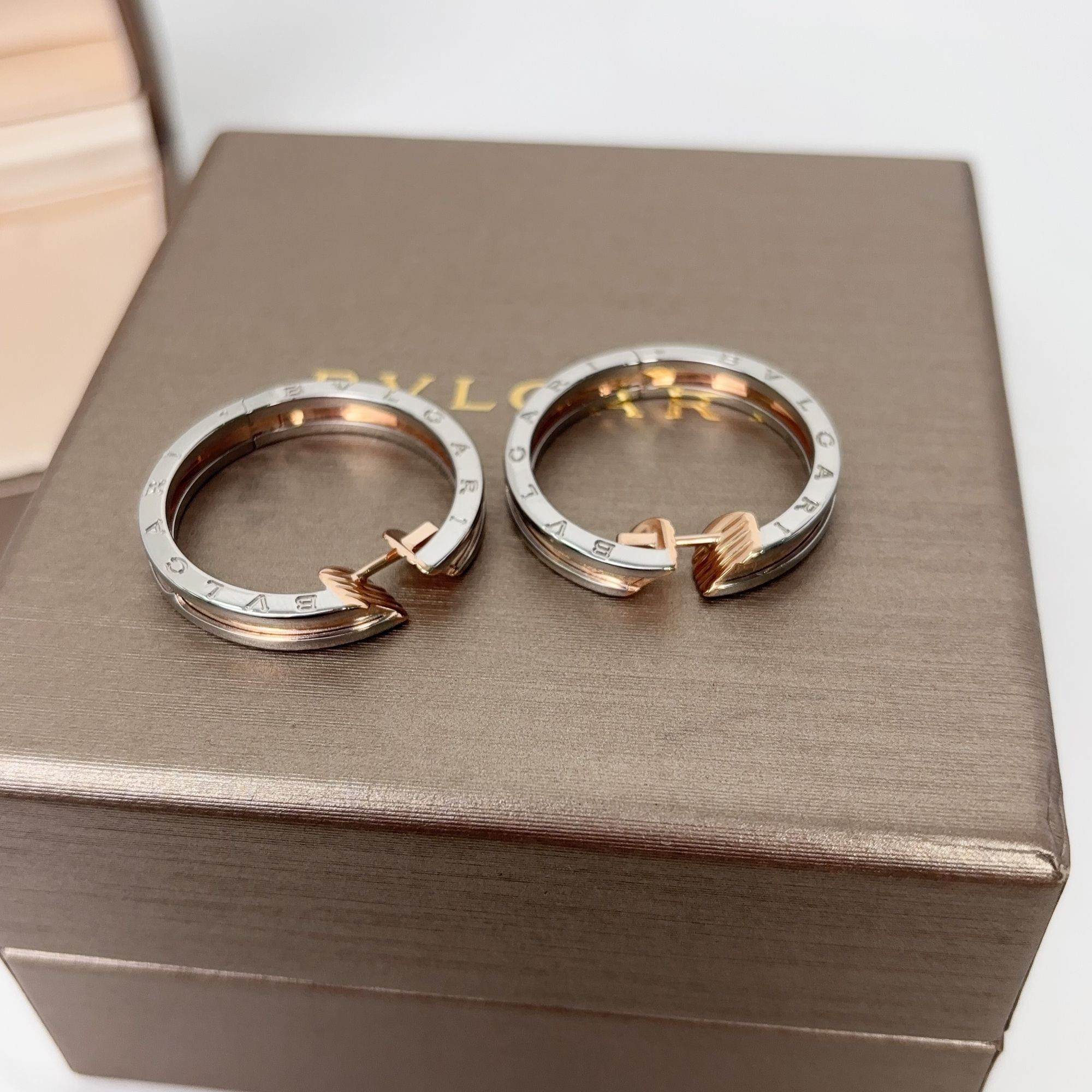 99新 BVLGARI/宝格丽 小花6珊 单圈字母logo 双色耳环白金/玫瑰金