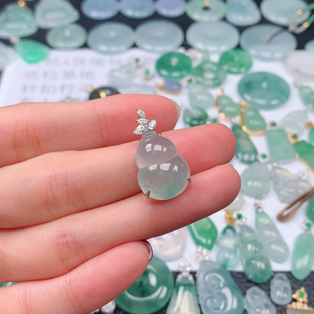 翡翠颈饰18K金镶嵌吐****子天然翡翠