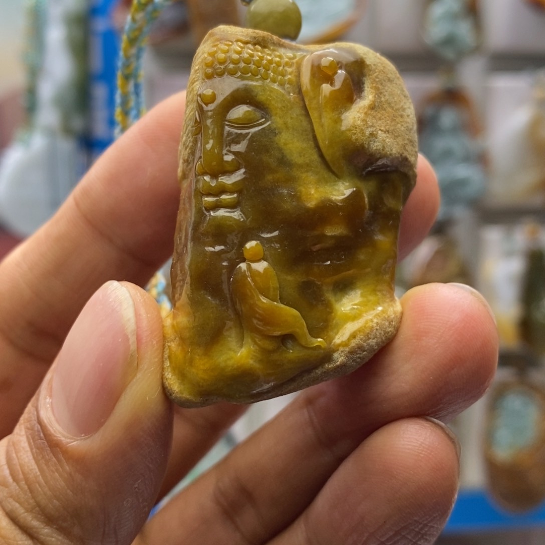 翡翠未镶嵌颈饰佛