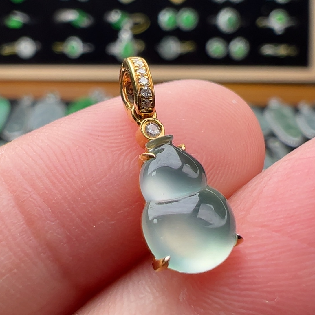 翡翠18K金镶嵌颈饰葫芦9.7