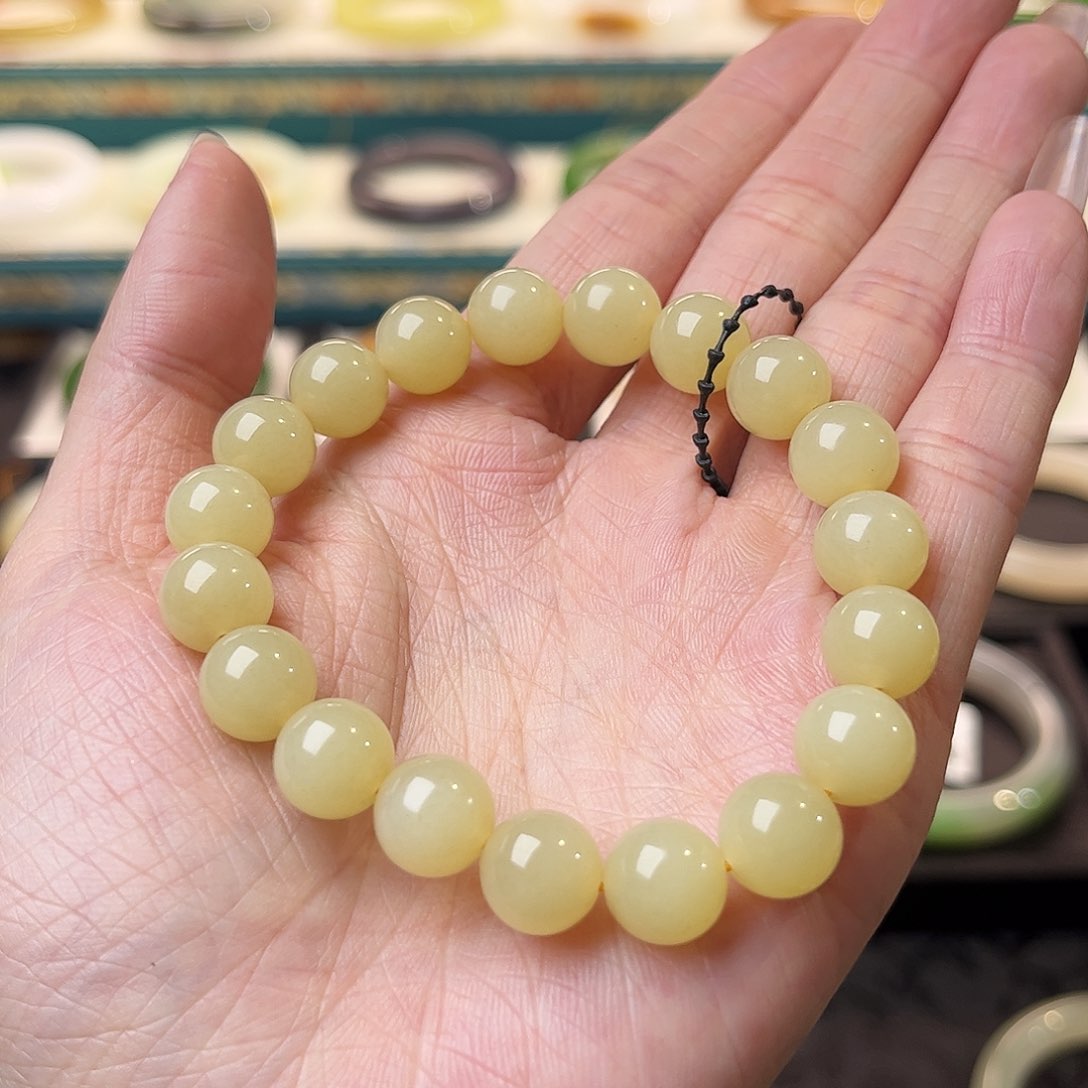 和田玉手镯未镶嵌蜂蜜水