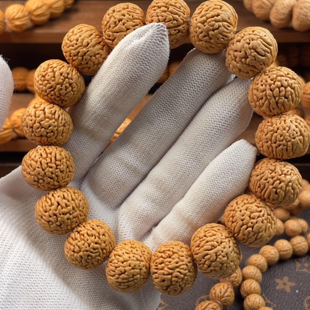 H****吊坠桃核龙鳞苹果