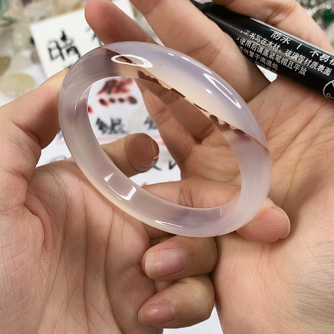 玛瑙/玉髓未镶嵌手镯A445。56.6圈。 