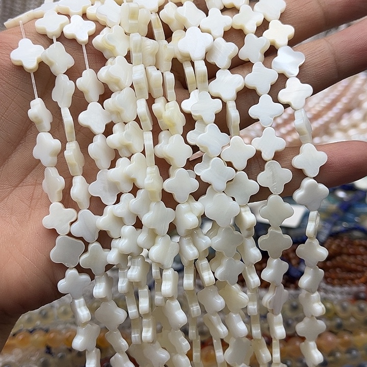 玛瑙/玉髓未镶嵌珠宝半成品一条10mm左右白贝四叶草