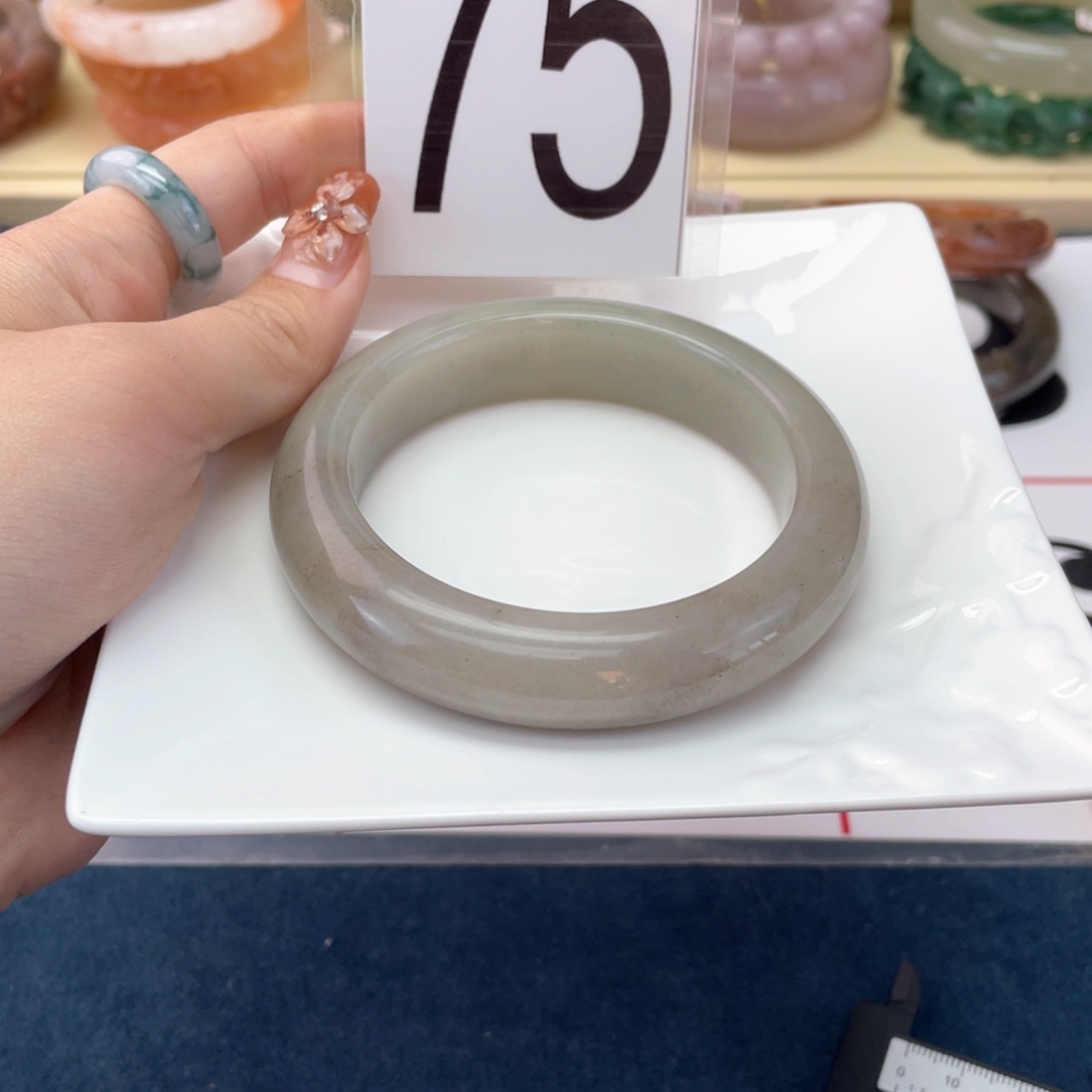 免***肥石英质玉未镶嵌手镯