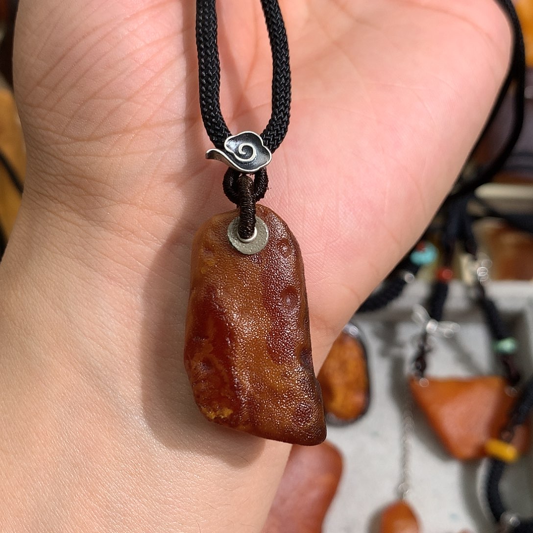 蜜蜡裸石未镶嵌在