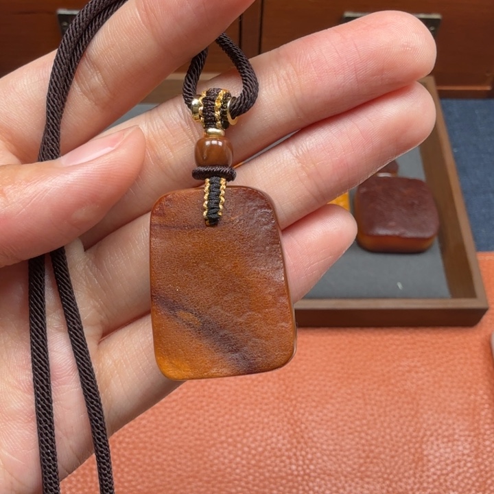 蜜蜡未镶嵌吊坠(赠链)