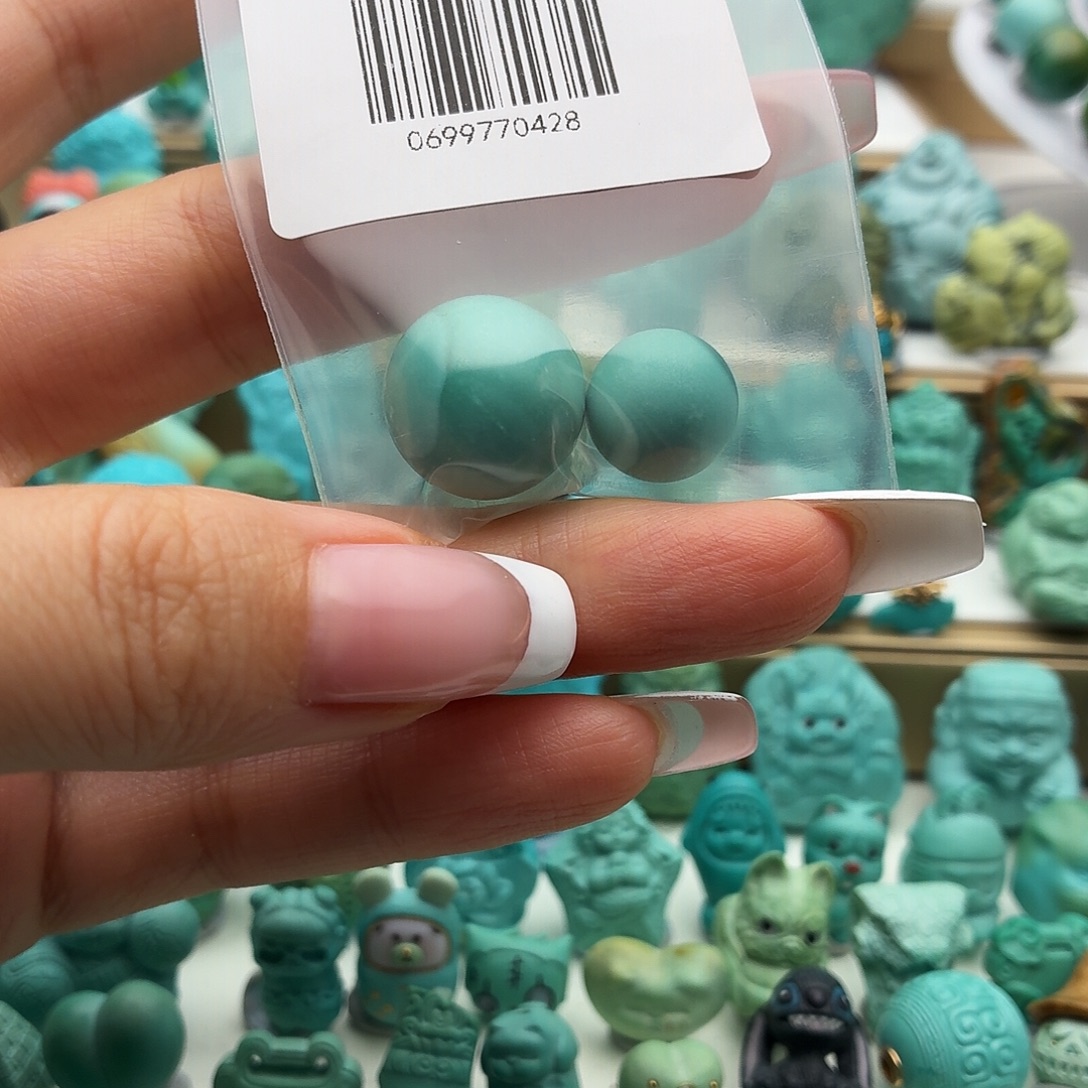 韩***儿绿松石未镶嵌饰品