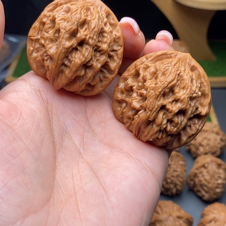 文玩核桃把件凌***?虎头