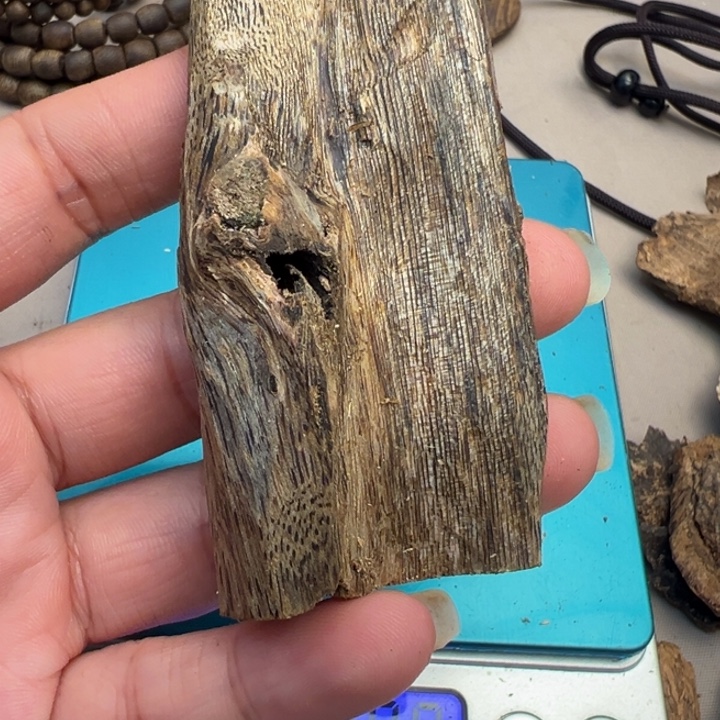 棋楠沉香虫漏16克