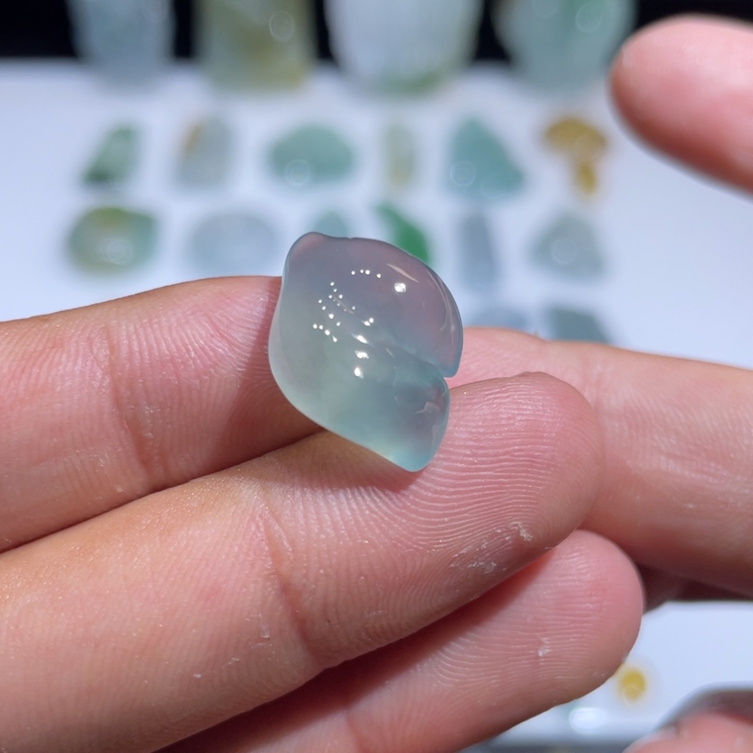 颈饰未镶嵌翡翠随形玉兰花