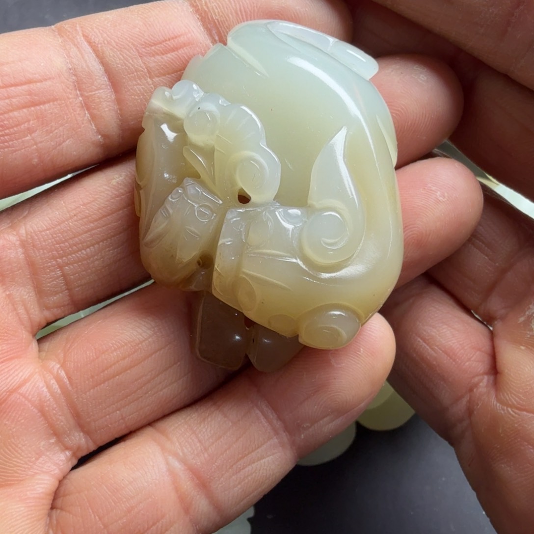 和田玉颈饰未镶嵌