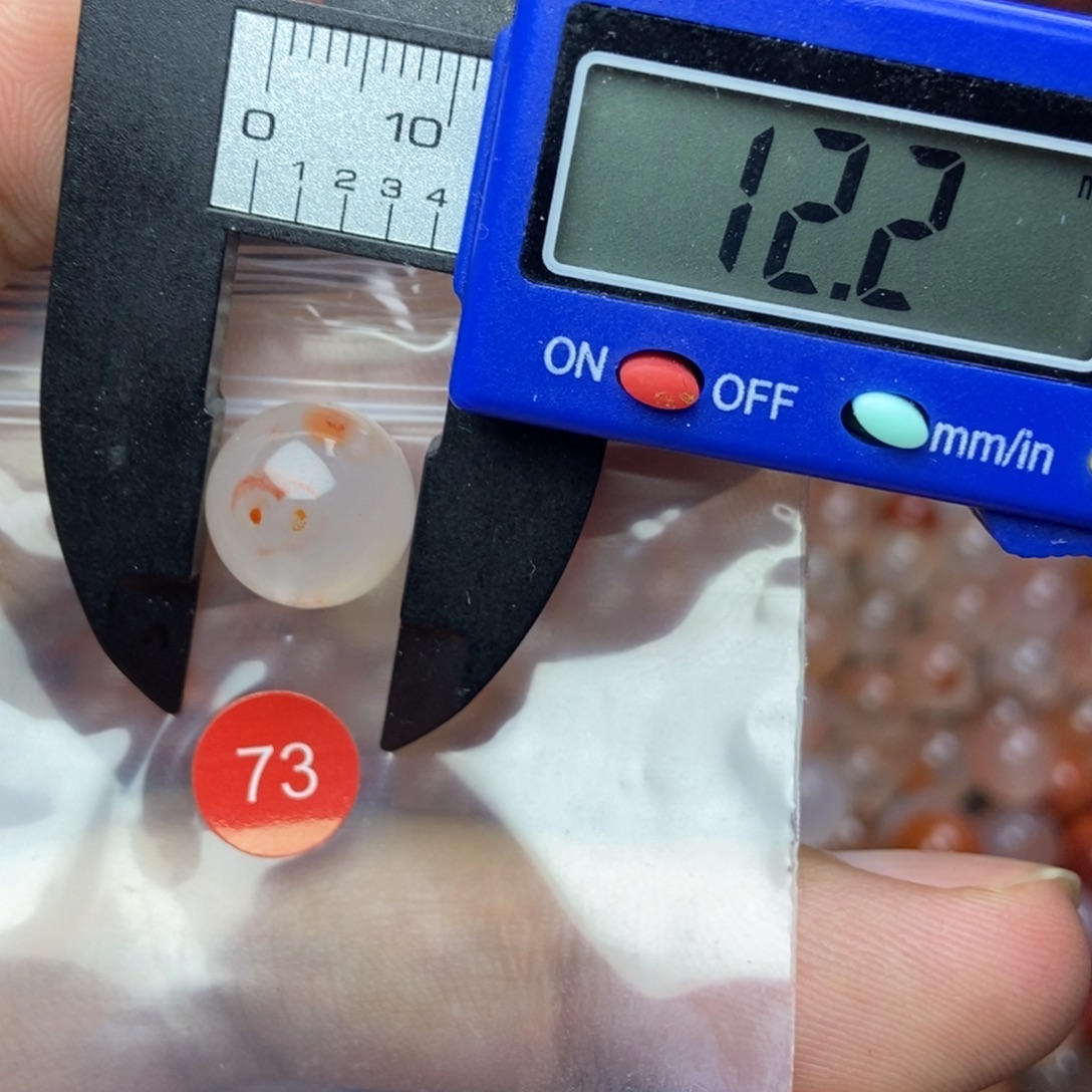 南红玛瑙未镶嵌有瑕疵