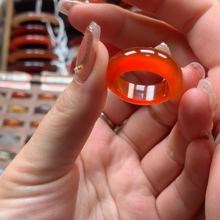 玛瑙/玉髓手镯未镶嵌超**怪