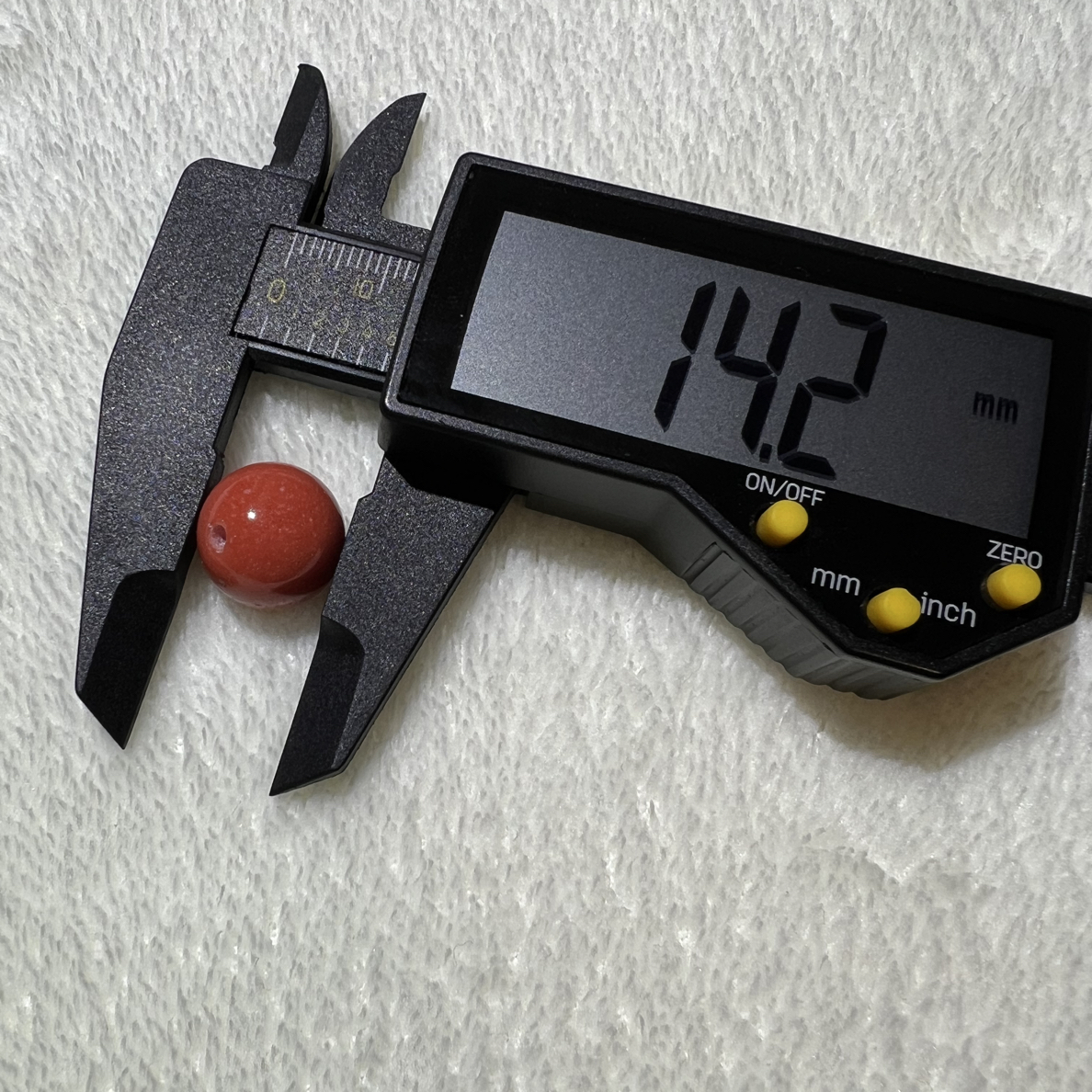 天然珊珊莫莫料橘红色圆珠配珠尺寸14mm左右微沙眼