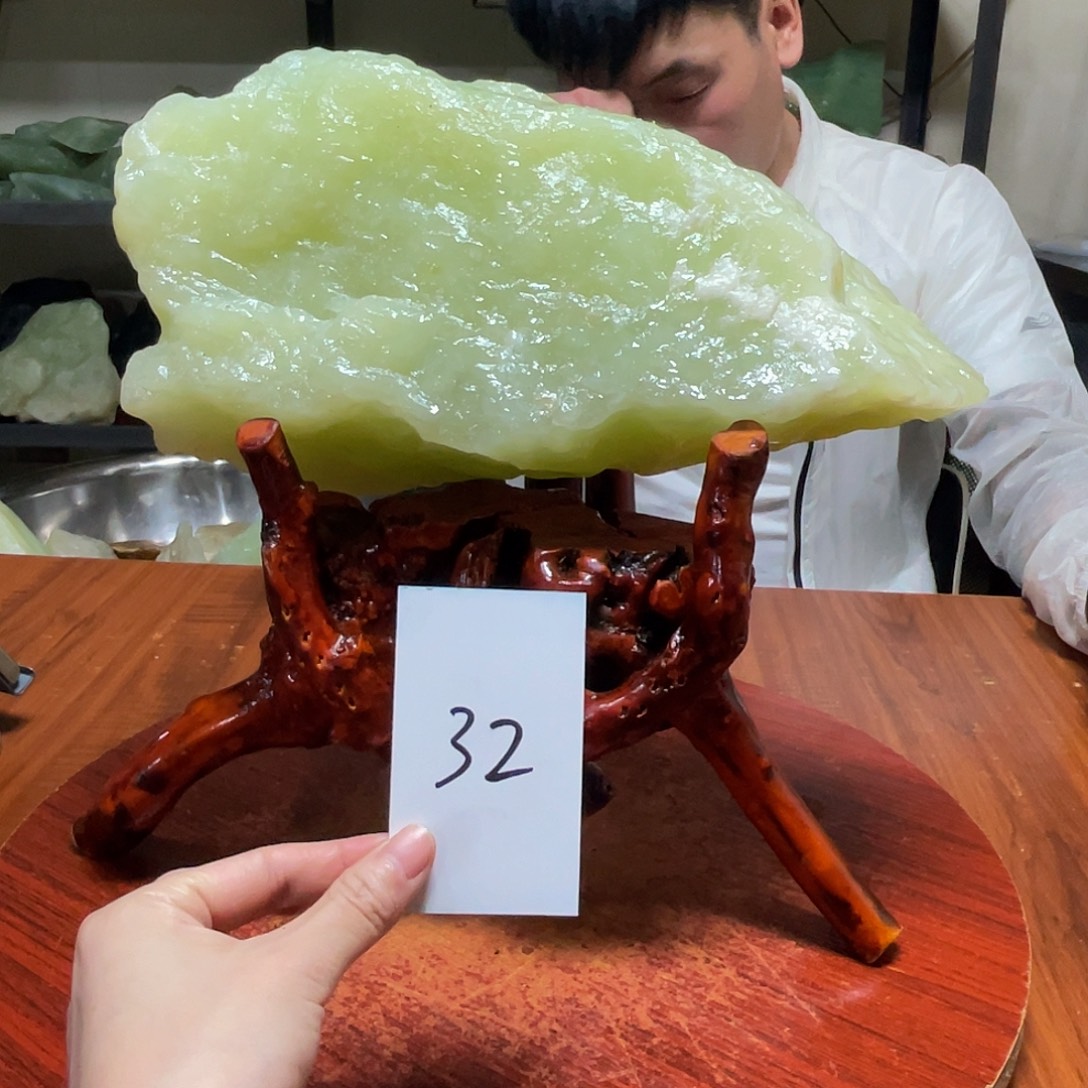 蛇纹石玉未镶嵌原石