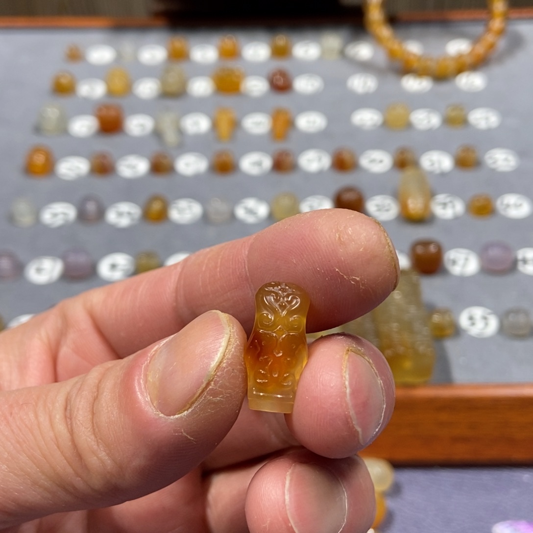 伍***兹玛瑙/玉髓合金颈饰三通