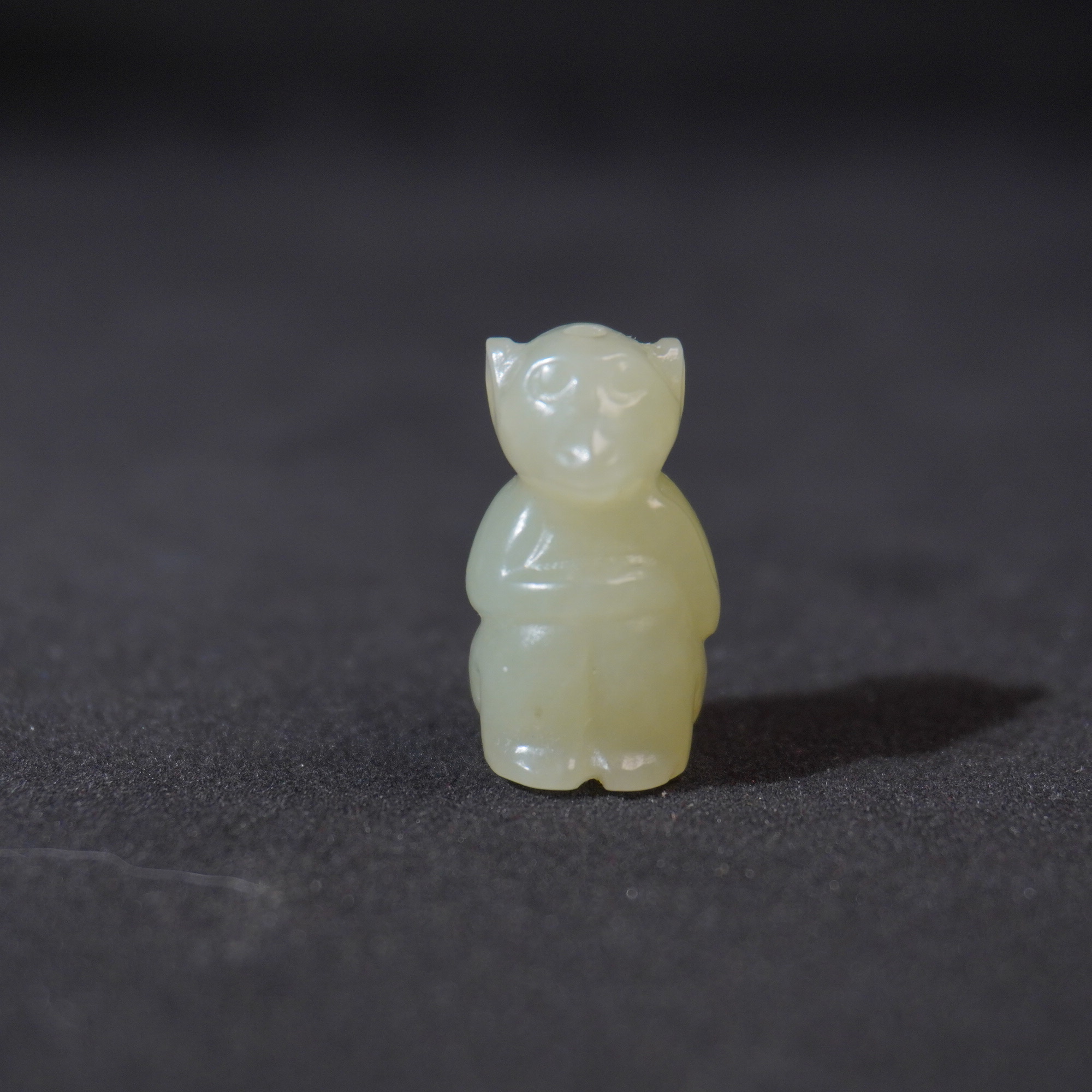 4NK23  清 和田玉灵猴吊坠