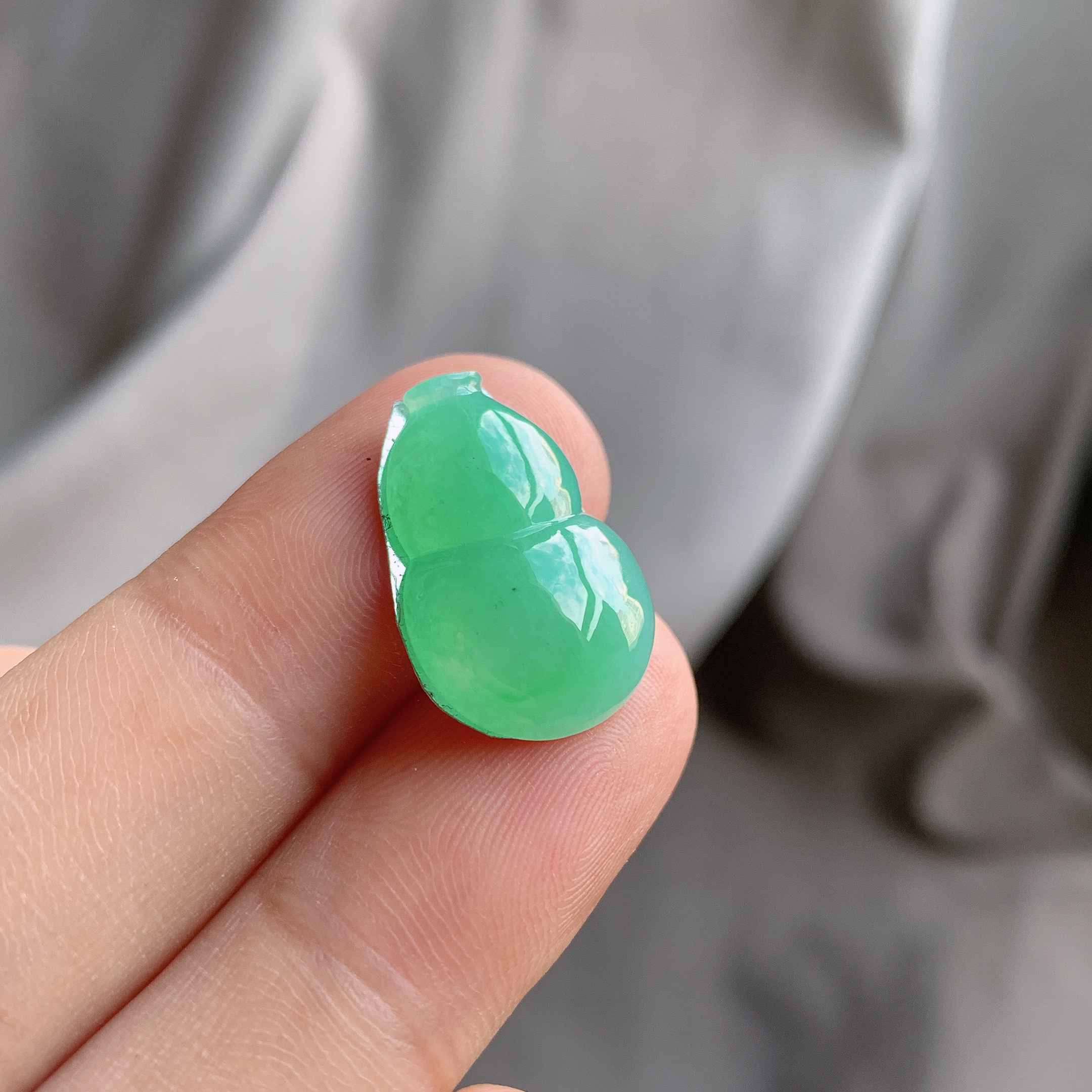 天然翡翠满绿小葫芦吊坠尺寸14.5*11*5.5mm