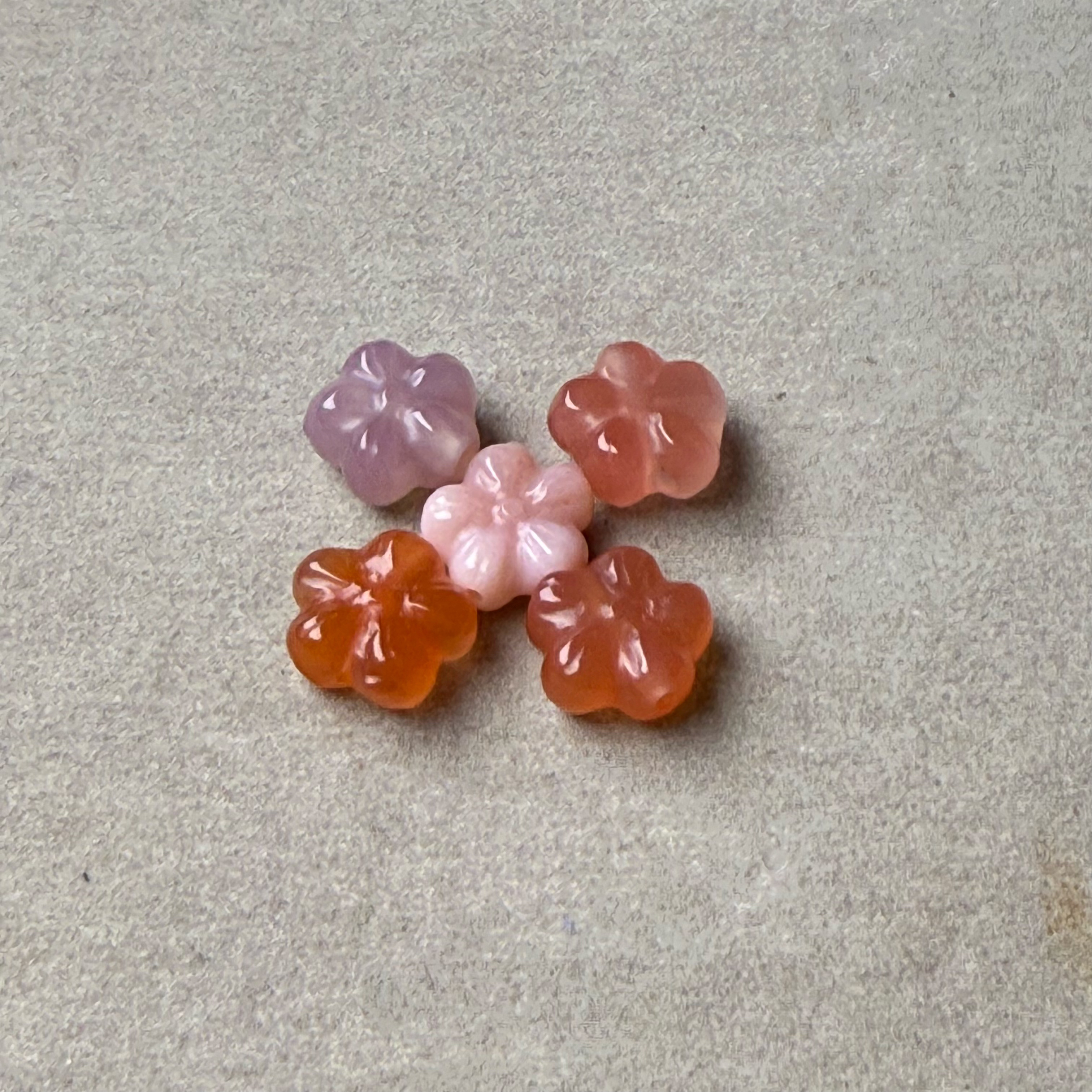 粉糯满沙 精工雕刻 五瓣梅花背云文玩diy配饰（多样性发货）