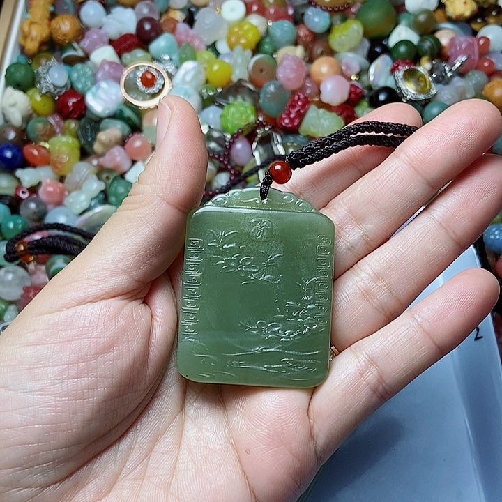 我***金和田玉（糖玉）未镶嵌颈饰吊坠