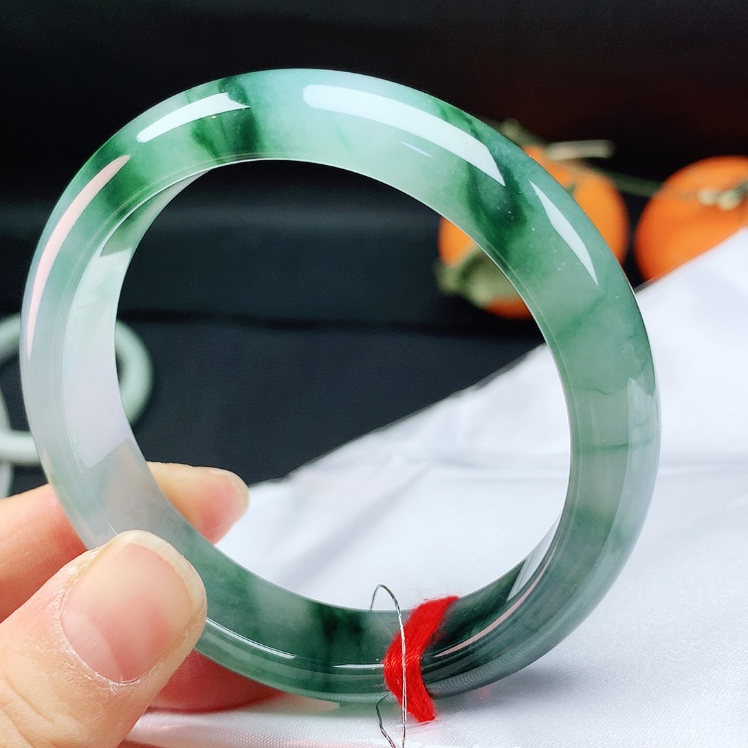 翡翠手镯未镶嵌54圈