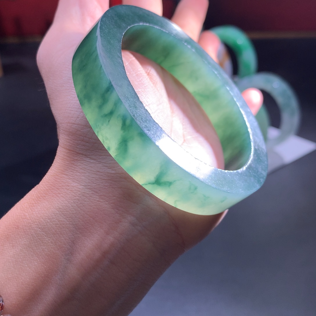 定制翡翠未镶嵌翡翠手镯