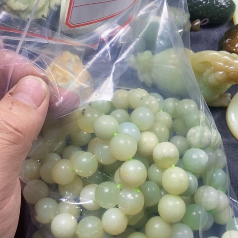 未镶嵌蛇纹石玉手链唐****a瑕疵品