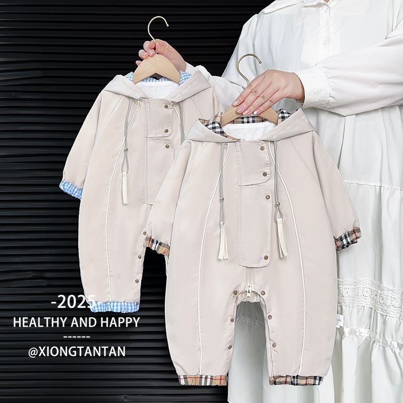 初秋婴儿衣服宝宝连体衣秋装2025新款时髦洋气婴幼儿冲锋衣外出服