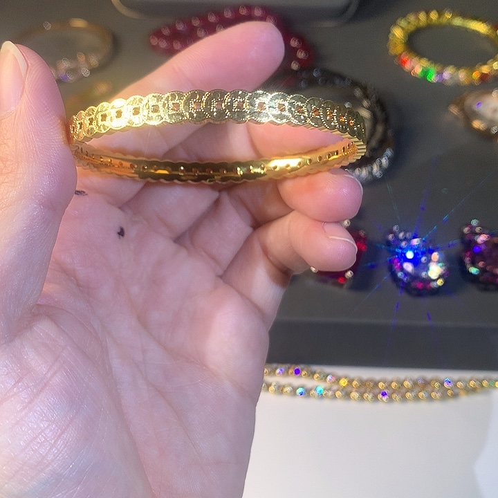 非金属81手镯59圈口。           