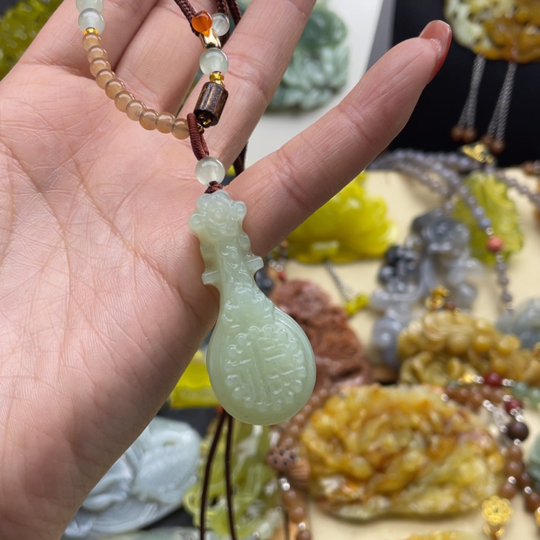 未镶嵌蛇纹石玉颈饰