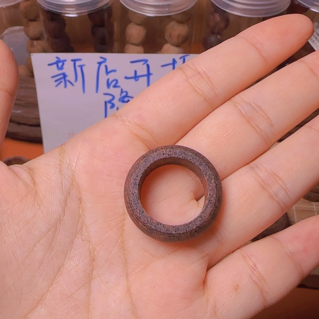藤类降真香白油料戒指发其一