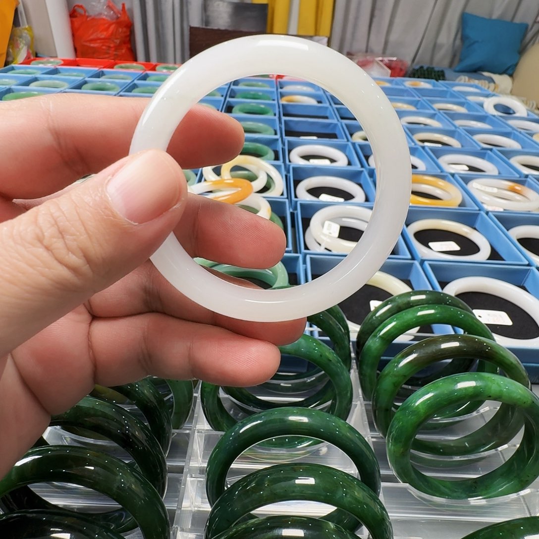 和田玉（糖玉）未镶嵌手镯