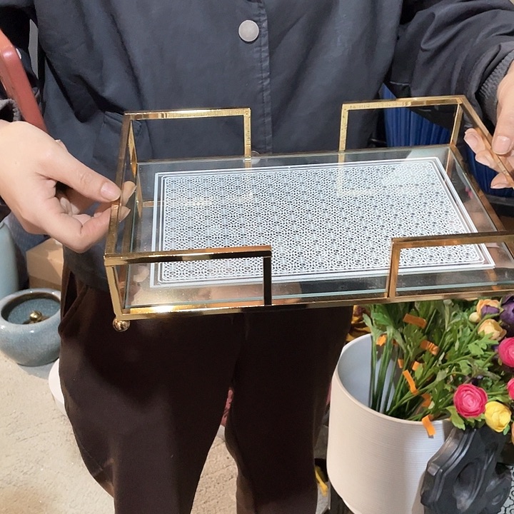 陶瓷花瓶，仿真绿植。