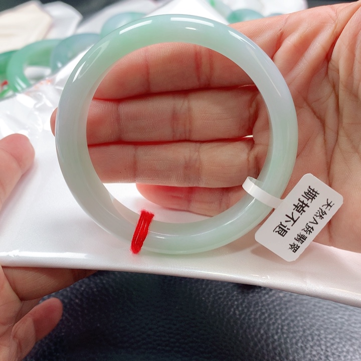 翡翠手镯未镶嵌54545454