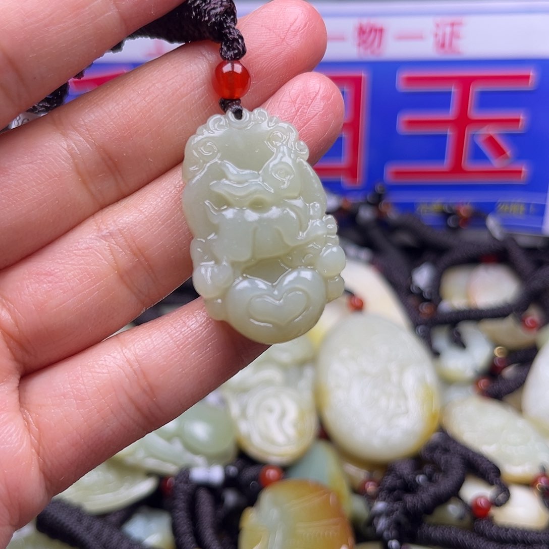 颈饰未镶嵌和田玉